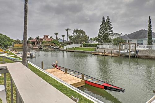 Фотографии гостевого дома 
            Breezy Corpus Christi Condo with Deck and Fishing Dock