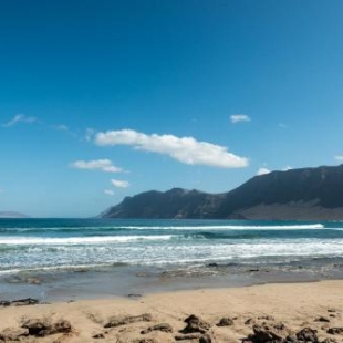 Фотография гостевого дома Modern beach house in Famara