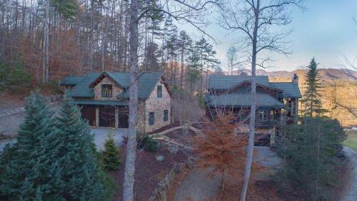 Фотография гостевого дома Legend by Escape to Blue Ridge