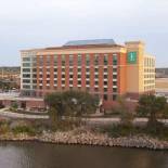 Фотография гостиницы Embassy Suites East Peoria Hotel and Riverfront Conference Center