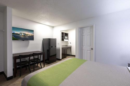 Фотография гостиницы Studio 6-Greenville, SC - I-85 Near Downtown