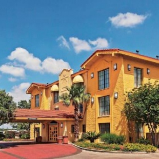 Фотография гостиницы Super 8 by Wyndham San Antonio Near SeaWorld Ingram Park