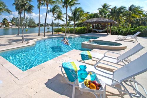 Фотографии гостевого дома 
            Just For Fun by Grand Cayman Villas