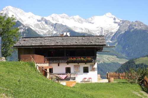 Фотография гостевого дома Mountain Chalet Obertreyen