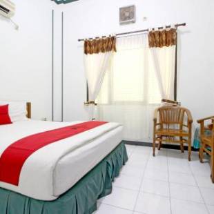 Фотографии гостиницы 
            RedDoorz near XT Square Yogyakarta