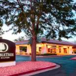 Фотография гостиницы DoubleTree by Hilton Colorado Springs