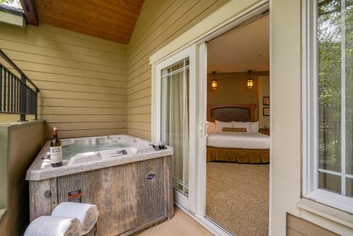 Фотография гостиницы Avila Village Inn