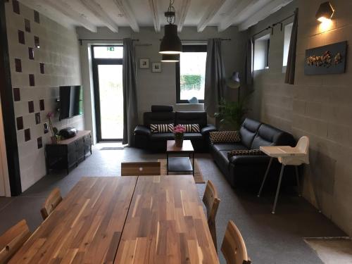 Фотография гостевого дома DE SMISHOEVE with playroom, sauna, hot tub and campfire