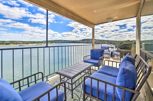 Фотографии гостевого дома 
            Lake Travis Condominium with Pool and Hot Tub Access!