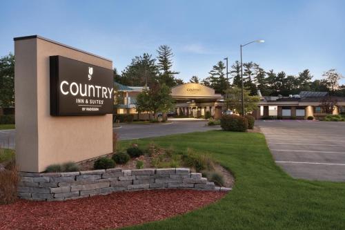 Фотография гостиницы Country Inn & Suites by Radisson, Traverse City, MI
