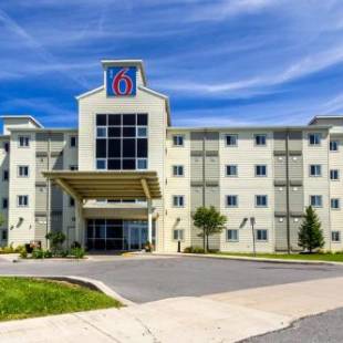 Фотографии гостиницы 
            Motel 6-Kingston, ON