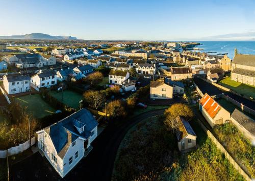 Фотография гостевого дома Bradog House - Beautiful 4 Bedroom House in Central Bundoran