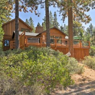 Фотография гостевого дома Old Tahoe Brockway Lodge with Hot Tub and Lake Views!