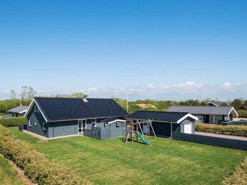 Фотографии гостевого дома 
            Three-Bedroom Holiday home in Gilleleje 4