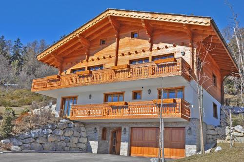 Фотографии гостевого дома 
            Spacious Chalet with View next to Crans-Montana, Oursons