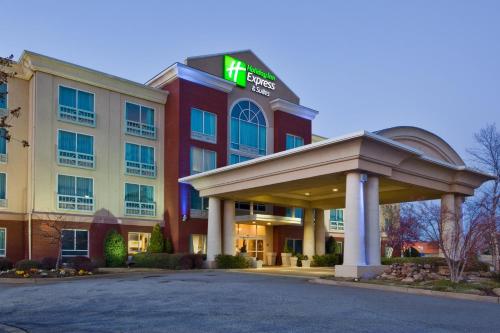 Фотография гостиницы Holiday Inn Express & Suites I-26 & Us 29 At Westgate Mall, an IHG Hotel