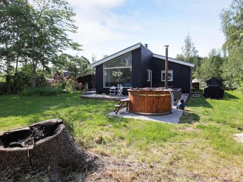 Фотография гостевого дома Two-Bedroom Holiday home in Hyltebruk