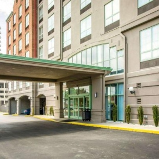 Фотография гостиницы Comfort Suites Newport - Cincinnati Riverfront