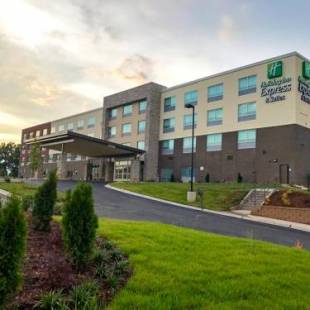 Фотографии гостиницы 
            Holiday Inn Express & Suites - Charlotte NE - University Area, an IHG Hotel