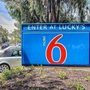 Фотографии гостиницы 
            Motel 6-Fremont, CA - North