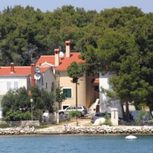 Фотографии гостевого дома 
            Apartments by the sea Verunic, Dugi otok - 8103