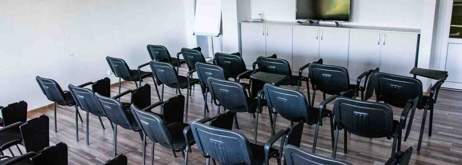 Фотография конференц-зала Переговорная №1 ЛОФТа при Дворце спорта и культуры