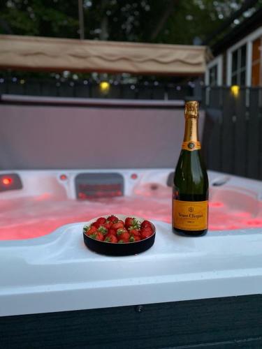 Фотография гостевого дома Percy Wood Lodges with Hot Tubs