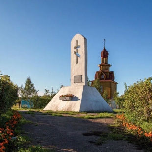 Фотография Памятный знак невинно убиенным на улице Заболотной