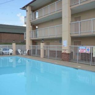 Фотографии гостиницы 
            Days Inn by Wyndham Airport Nashville East