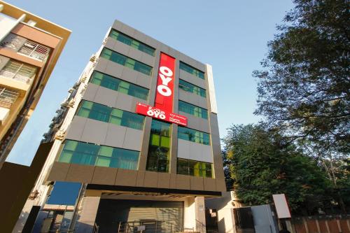 Фотографии гостиницы 
            OYO Flagship 76655 Goldhorn Hotels Mehdipatnam