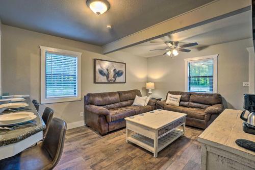 Фотография гостевого дома Broken Bow Cottage Less Than 20 Mi to Beavers Bend!