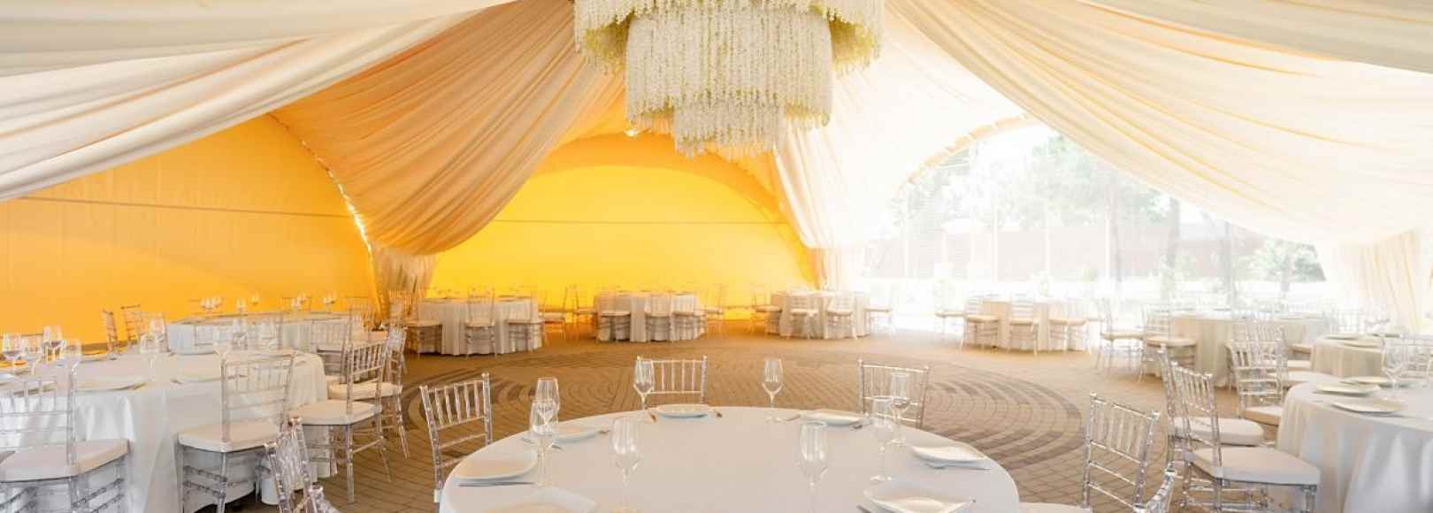 Фотография банкетного зала Банкетный шатер Наша Хвоя