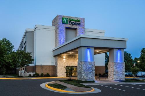 Фотография гостиницы Holiday Inn Express - Lorton, an IHG Hotel