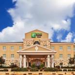 Фотография гостиницы Holiday Inn Express & Suites Brady, an IHG Hotel