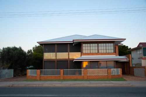 Фотографии гостевого дома 
            Waterside House Kalbarri