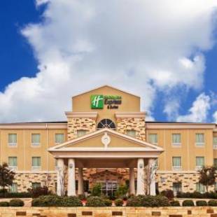 Фотографии гостиницы 
            Holiday Inn Express & Suites Brady, an IHG Hotel