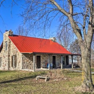 Фотография гостевого дома Historic Farmhouse on 7 Acres with Stellar View