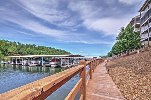 Фотографии гостевого дома 
            Tranquil Osage Beach Condo with Waterfront Decks!