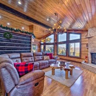 Фотография гостевого дома Mountaintop Paradise with Hot Tub, Game Room and Views