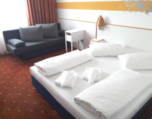 Фотография гостиницы Lenas West Hotel