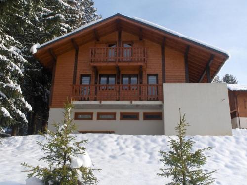 Фотография гостевого дома Gorgeous Chalet on Mountain Slopes in Les Gets