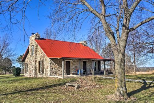 Фотографии гостевого дома 
            Historic Farmhouse on 7 Acres with Stellar View