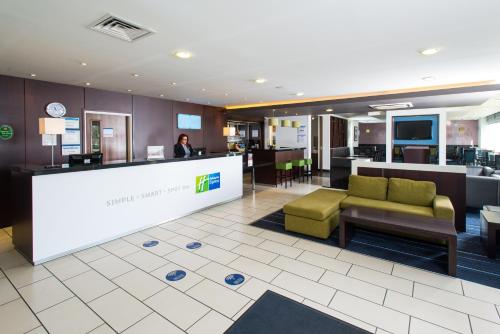 Фотография гостиницы Holiday Inn Express Cambridge Duxford M11 Jct 10, an IHG Hotel