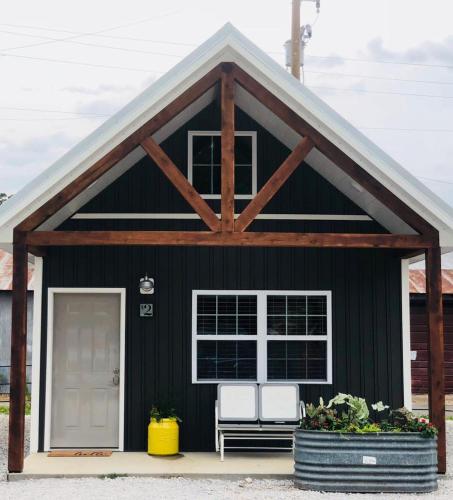 Фотография гостиницы Knotty Squirrel Cabins