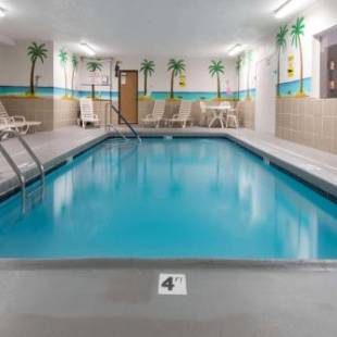 Фотографии гостиницы 
            Days Inn by Wyndham Kansas City International Airport