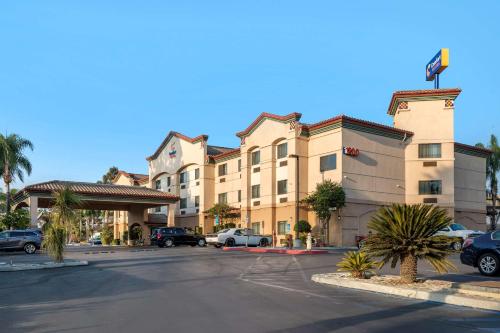 Фотография гостиницы Comfort Suites Redlands