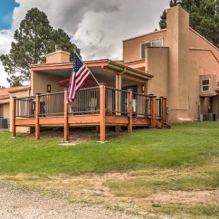 Фотография гостевого дома Ruidoso Condo with Mountain Views - Walk to Downtown