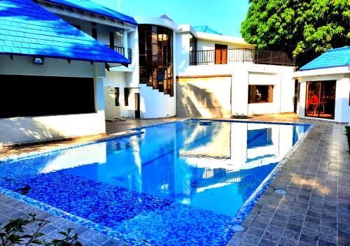 Фотографии гостевого дома 
            Casa Piscina Privada en Condominio Campestre el Peñon Girardot