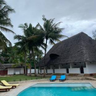 Фотографии мини отеля 
            peeKAboo Diani Beach