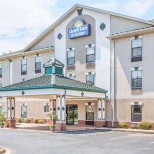 Фотографии гостиницы 
            Days Inn & Suites by Wyndham Morganton